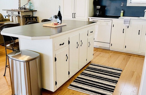 Ventress Haus | Dock Holiday, 5 bdrm/4 bath Lake House