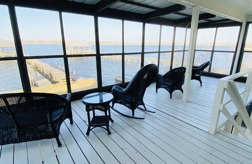 Ventress Haus | Dock Holiday, 5 bdrm/4 bath Lake House