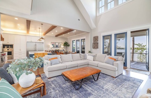 Wise Haus | Dock Holiday | Magnificent Main Lake Views | Hot Tub!