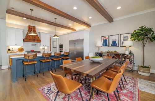 Wise Haus | Dock Holiday | Magnificent Main Lake Views | Hot Tub!