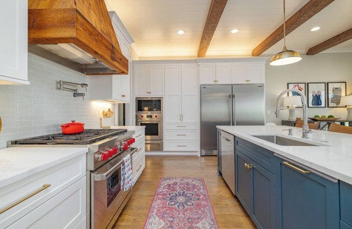 Wise Haus | Dock Holiday | Magnificent Main Lake Views | Hot Tub!