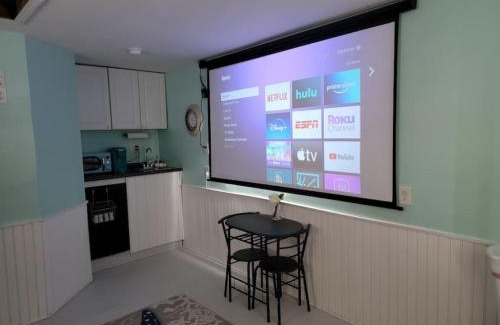 Crystal Coast Haus | Dock House, Close to Camp Lejeune, water access, DOCK, king bed