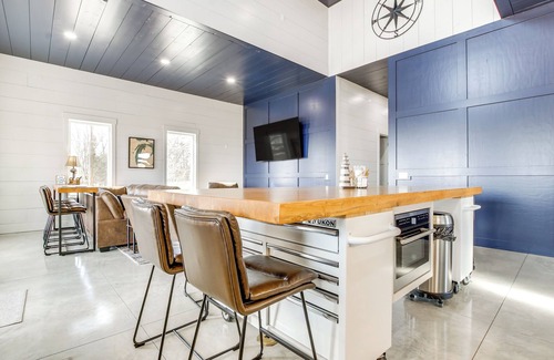 Oconto Hütte | Dock & Panoramic Bay Views: Oconto Retreat!