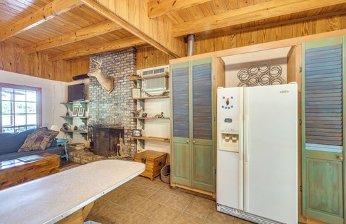 Eclectic Kabine | Dock + Stunning Views: Forested Lake Martin Cabin!