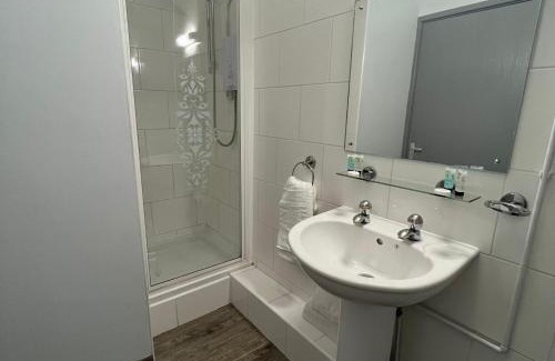 Little Stukeley Hotel | Dog and castle