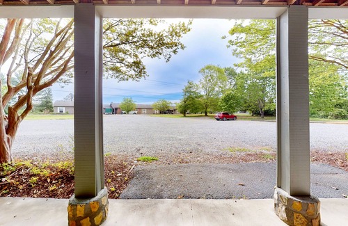 Baneberry Wohnung | Dog-friendly, 1st-floor studio with gym & game room - walk to Douglas Lake