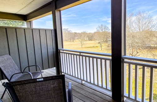 Baneberry Wohnung | Dog-friendly, 1st-floor studio with golf view & gym - stroll to Douglas Lake