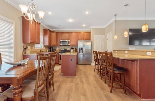 Littleton Hütte | Dog Friendly, 370+ ft of Waterfront, dock access and kayaks!