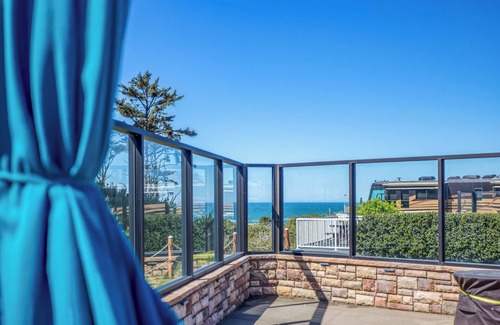 Agate Beach Wohnmobilvermietung | Dog Friendly, Available with 50AMP, 30AMP, Water and Sewer hook up's, WiFi