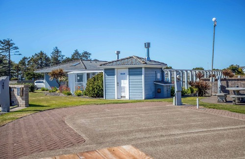 Agate Beach Wohnmobilvermietung | Dog Friendly, Available with 50AMP, 30AMP, Water and Sewer hook up's, WiFi