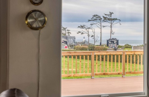 Agate Beach Wohnmobilvermietung | Dog Friendly, Available with 50AMP, 30AMP, Water and Sewer hook up's, WiFi