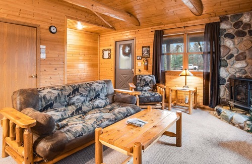 New Lisbon Kabine | Dog-friendly cabin with gas fireplace, firepit, porch, & shared pond access