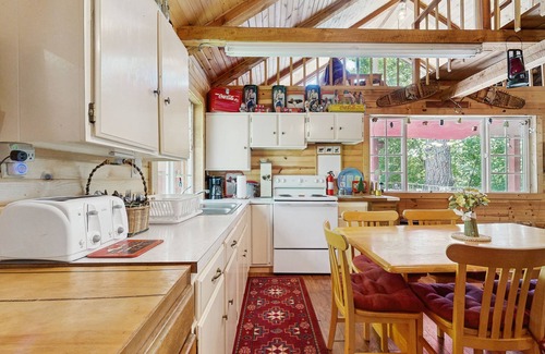 Cascade Kabine | Hundefreundliche Hütte mit ruhigem Seeblick und großartigem Platz im Freien