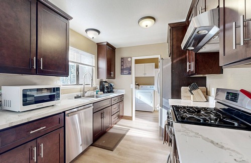 Incline Village Haus | Dog-Friendly Duplex with fireplace, balcony and free internet