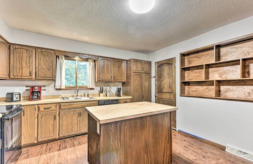 Eden Prairie Eigentumswohnung | Dog-Friendly Eden Prairie Escape: Near Beach!