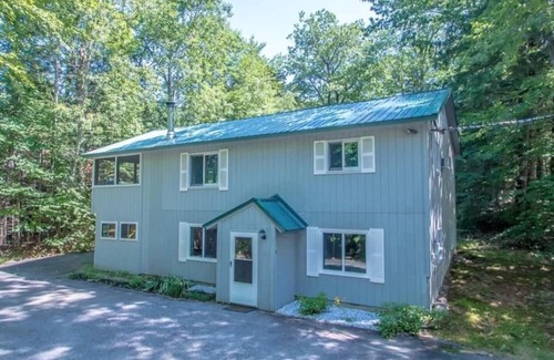 West Bridgton Haus | Dog friendly getaway w/ hot tub, sauna and skiing!