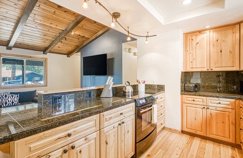 Mountain View Estates Haus | Dog-friendly home with high-speed WiFi, mountain view & wood-burning fireplace
