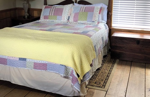 Hesperus Kabine | Dog-friendly Historic 1926 one room schoolhouse.