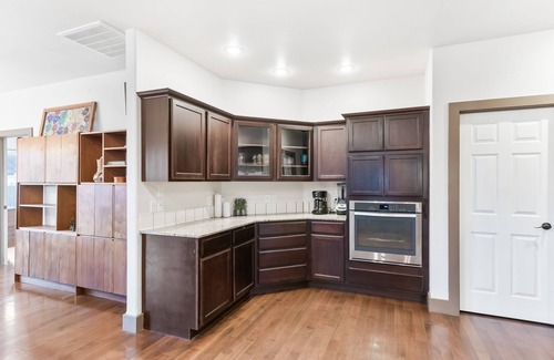 Laclede Haus | Privathaus mit Deck, Grill, eingezäuntem Hof und Feuerstelle zum Lake Pend Orielle!