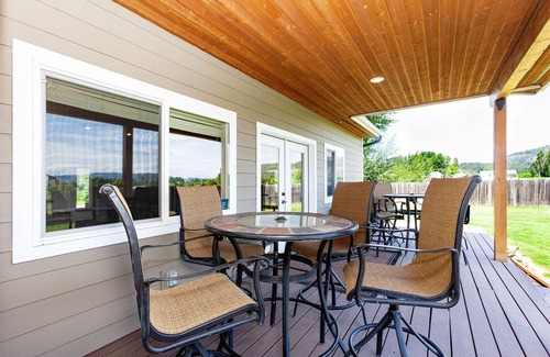 Laclede Haus | Privathaus mit Deck, Grill, eingezäuntem Hof und Feuerstelle zum Lake Pend Orielle!