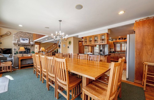 McHenry Haus | Alpine Dreaming- Lakefront in der Nähe von Wisp Resort, hundefreundlich, Whirlpool, Feuerstelle