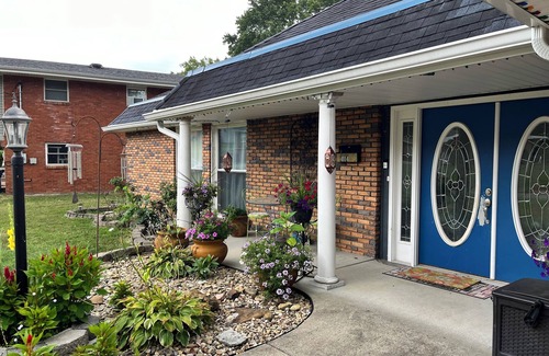 Ashland Haus | Dog Friendly Lower Level Basement Apartment.