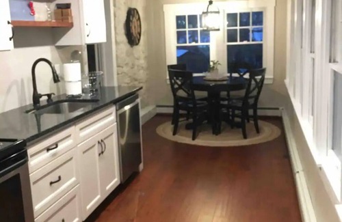 Annapolis Haus | Dog friendly! Next to Navy Stadium and DTA Shuttle!