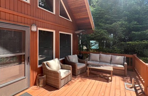 Roslyn Ridge Kabine | Dog-friendly woodland cabin with woodstove & deck, near Lake Cle Elum