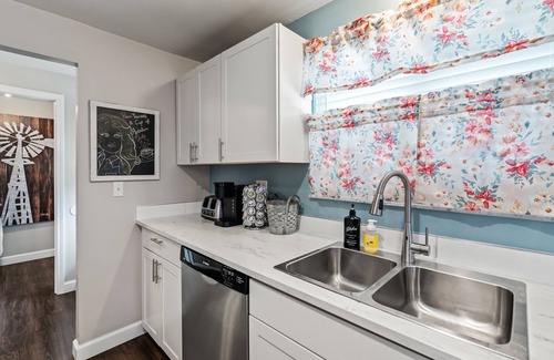 Huber Heights Haus | Dolly's Haven: 4BR, 2BA, Game-room, covered deck with fire-pit