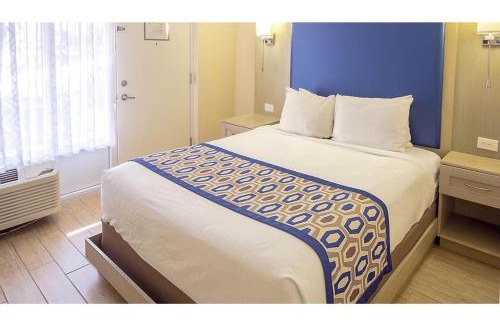 Daytona Beach Shores Resort | Dolphin Beach Club