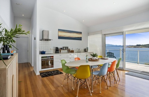Primrose Sands Haus | Dolphin View Beach House