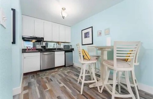 Ruskin Eigentumswohnung | DOLPHINSđŹ, BEACH step away, WIFI, FREE PARKING, POOLS, HOT TUB, POOL VIEW #509