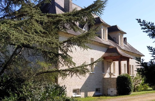 Lacave Haus | Domaine de Pech Marjac - large indoor swimming pool in the middle of the park