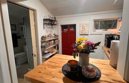 Harpswell Wohnung | Don't miss this charming studio overlooking Quahog Bay in scenic Harpswell!