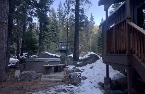 Donner Lake Woods Kabine | Donner Creekside Cabin