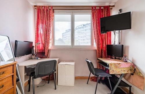 Petit-Ivry Haus | Double bedroom with share bathroom, in Paris area