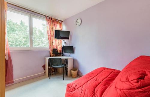 Petit-Ivry Haus | Double bedroom with share bathroom, in Paris area