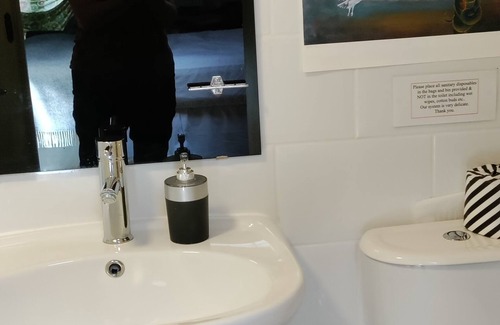 Crewkerne Bed & Breakfast | Suite-Deluxe-Ensuite-Lavender - King