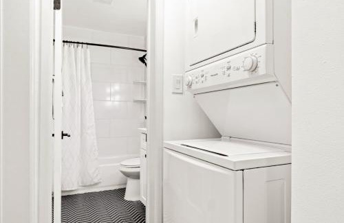 Alamitos Beach Wohnung | Double King Suite with Patio Dining and Parking NRP21-00386