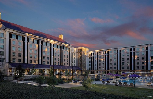 Whitehaven Hotel | Double Queen Courtyard View--Birthplace of Rock ‘n’ Roll and Home of the Blues