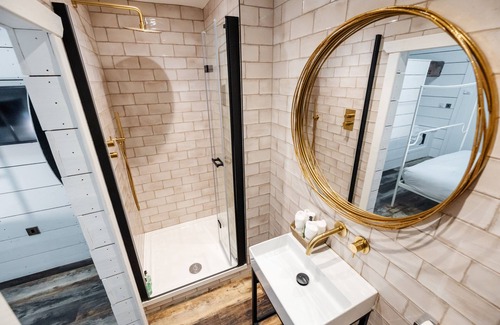 Clitheroe Haus | Doppelzimmer-Charakteristisch-Ensuite Dusche-No view