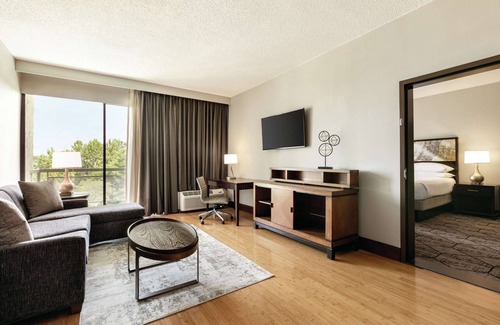 Northlake Hotel | DoubleTree by Hilton Atlanta - Northlake