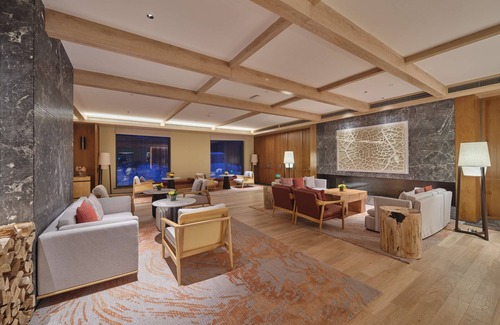 Changbai Mountain North Slope Hotel | DoubleTree by Hilton Changbaishan Hot Spring