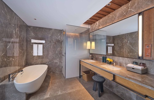 Changbai Mountain North Slope Hotel | DoubleTree by Hilton Changbaishan Hot Spring