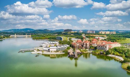 Putrajaya Hotel | DoubleTree by Hilton Putrajaya Lakeside