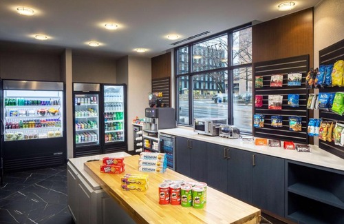 Downtown Hotel | DoubleTree by Hilton Silver Spring Washington DC North