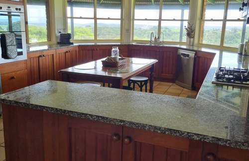 Nindaroo Haus | Doug's Place - Spectacular Views + Tennis Court