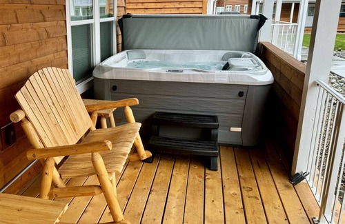 Dover Bay Haus | Dover Bay | Sleeps up to 10 | Private Hot Tub