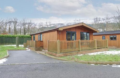 Saddleworth Haus | Dovestone Luxury Lodges sleeps 4 - pets welcome
