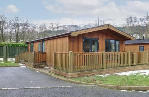 Saddleworth Haus | Dovestone Luxury Lodges sleeps 4 - pets welcome